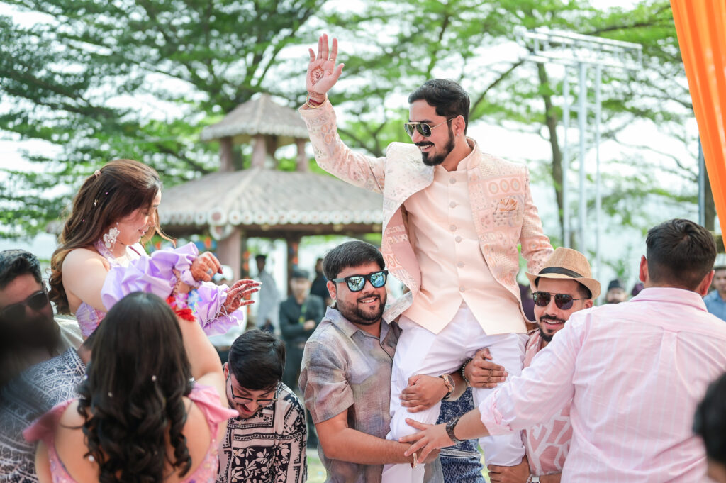why candid wedding photography is better