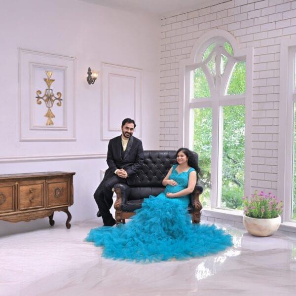 Baby bump close-up in maternity photography session in Solapur