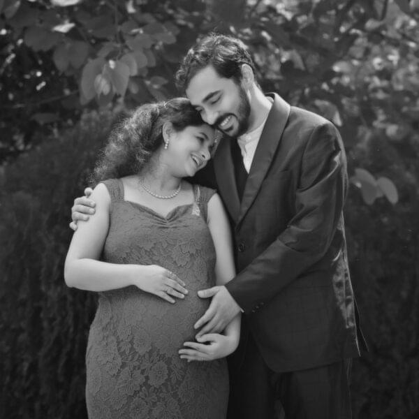 Creative maternity photoshoot in Solapur with floral theme setup