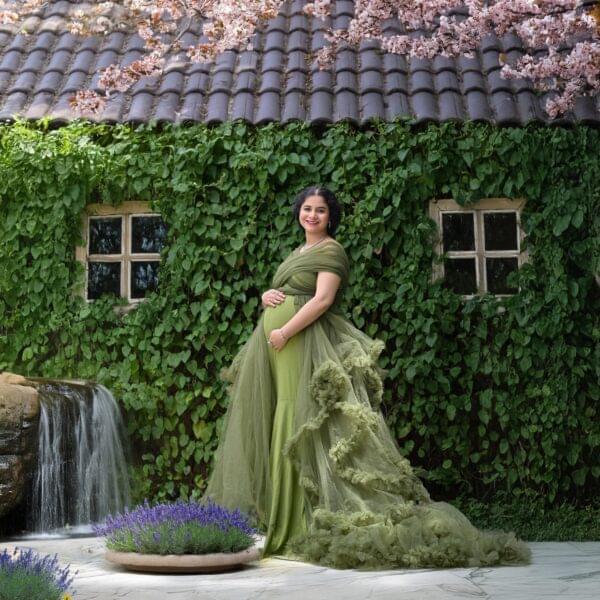 Family maternity photoshoot in Solapur with parents and sibling