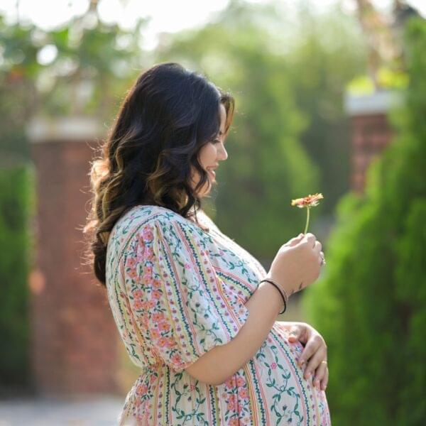 Maternity photographers in Solapur capturing elegant mother portrait