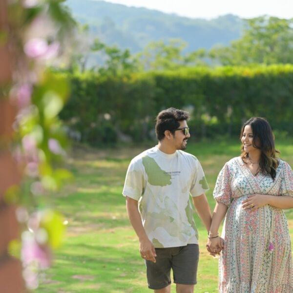 Premium maternity studio in Solapur with creative maternity set