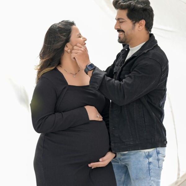 Royal theme maternity photoshoot in Solapur with luxury styling