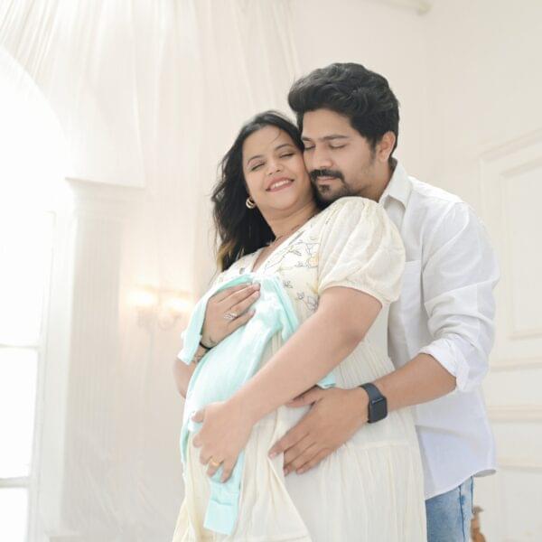 Maternity photographers near Tuljapur capturing family maternity portrait