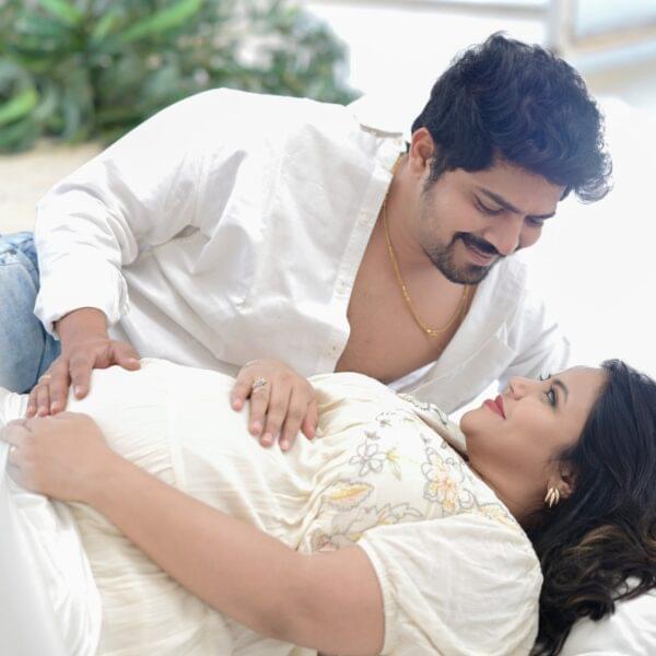 Royal theme maternity photoshoot in Solapur with luxury styling
