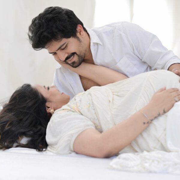 Creative maternity photoshoot in Solapur with floral theme setup