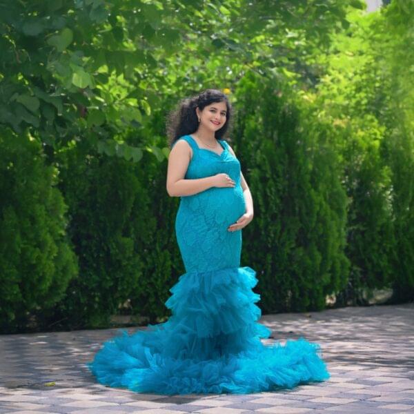 Maternity photographers in Solapur capturing elegant mother portrait